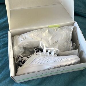 APL Women's TechLoom Tracer
 White / Leopard